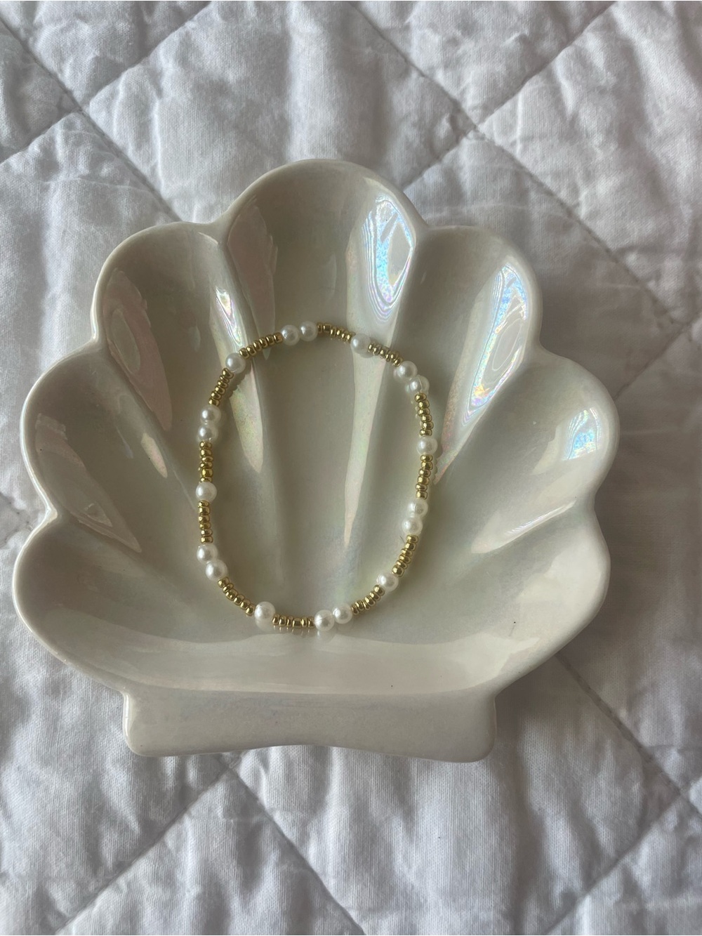 Delicate gold and pearl stretchy bracelet. fits just under 7in.